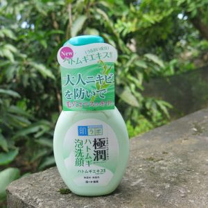 Sữa rửa mặt Hada Labo Gokujyun Hatomugi Bubble Face Wash màu xanh lá cây