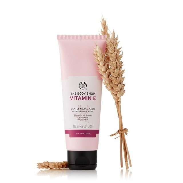 Sữa rửa mặt The Body Shop Vitamin E Gentle Facial Wash