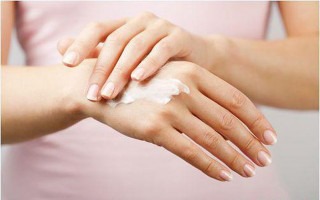 Cách làm mềm da tay bị khô đơn giản và hiệu quả nhất