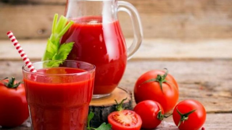 Nước ép cà chua truyền thống với màu đỏ đặc trưng