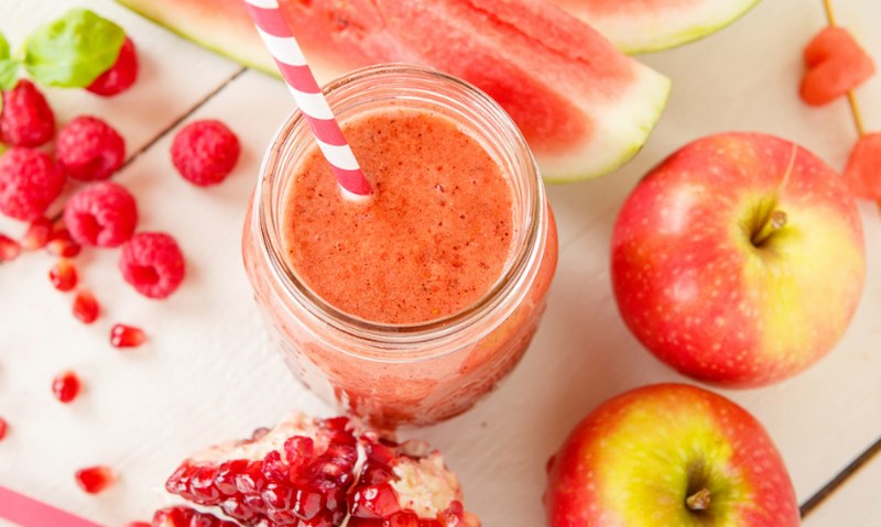 Vị chua ngọt của nước ép táo - dưa hấu giúp giải nhiệt sảng khoái