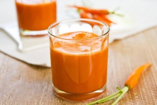 Nước ép cà rốt có tác dụng gì? Uống hàng ngày có được không?