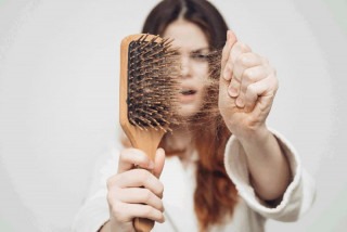Rụng tóc thiếu chất gì? Cách bổ sung dưỡng chất hiệu quả